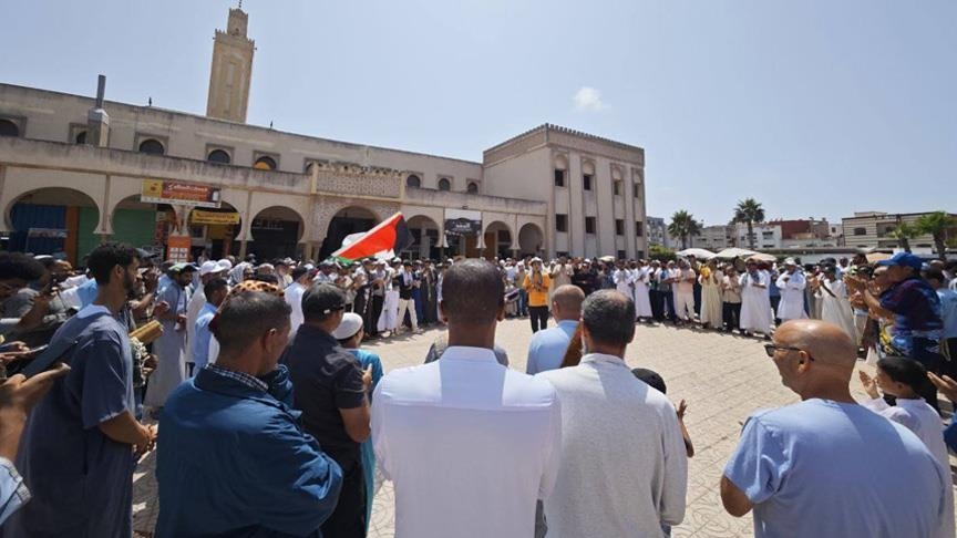 آلاف المغاربة يطالبون بوقف التجويع الإسرائيلي في غزة (الأناضول)