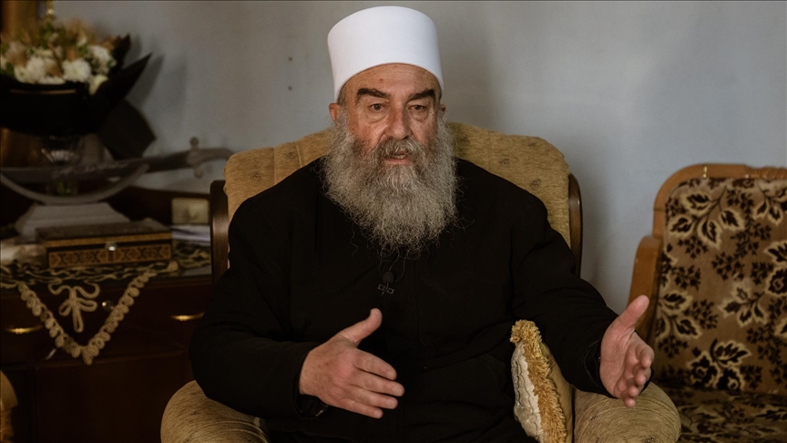 السويداء.. الهجري يشكل فصيلا والبلعوس يعتبره نسخة من الحرس الثوري (الأناضول)