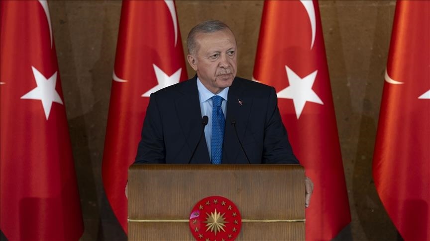 أردوغان: إسرائيل تواصل وحشيتها لتدمير كل ما يتعلق بالإنسانية (الأناضول)