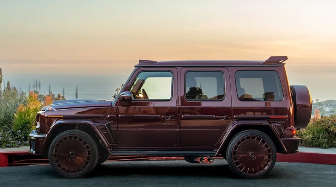 BRABUS تكشف عن BRABUS 800 DEEP RED أيقونة القوة والأناقة (الرجل)