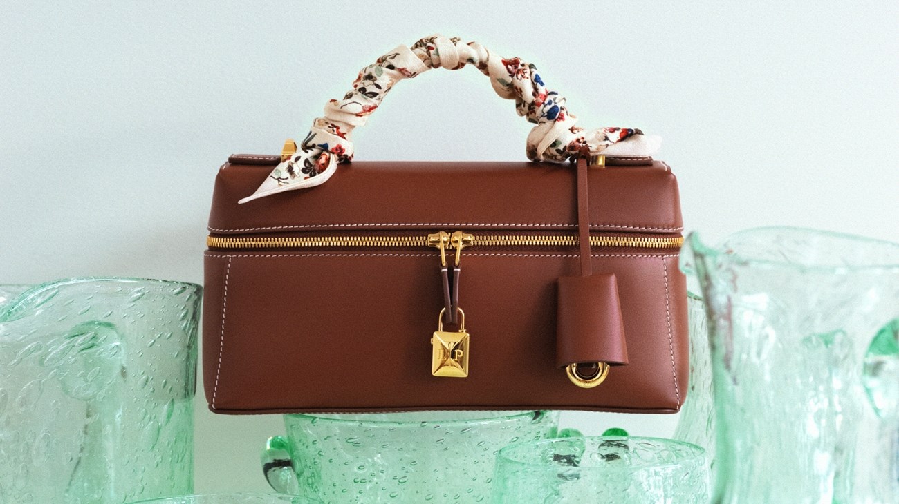 حقيبة (Extra Bag L23) من (Loro Piana)... تحفة موسم خريف وشتاء 2025-2026 (زهرة الخليج)