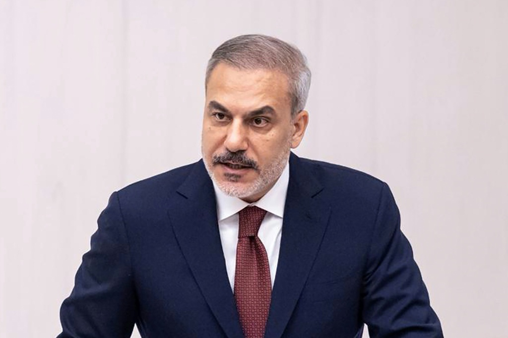 وزير الخارجية التركي هاكان فيدان يلقي كلمة أمام البرلمان في 29 آب/أغسطس 2025 (أ ف ب)