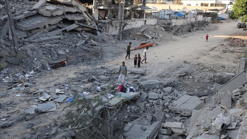 غزة تباد.. إسرائيل تقتل 56 فلسطينيا وتنفذ عمليات نسف بعدة أحياء (الأناضول )