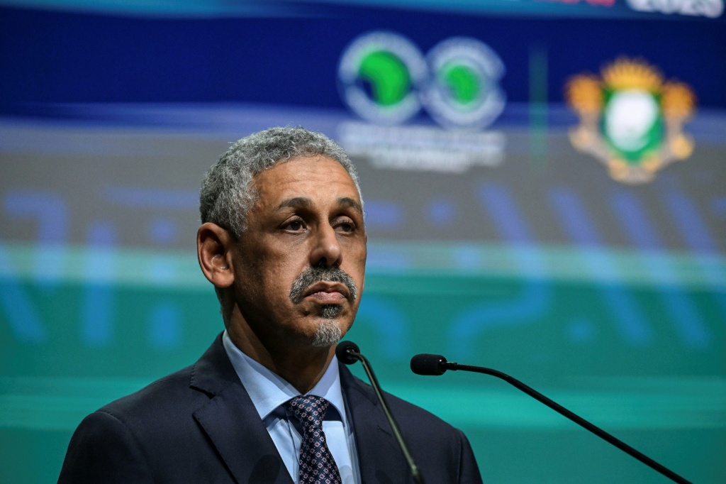 سيدي ولد طاه يلقي كلمة في مقرّ مصرف التنمية الإفريقي في أبيدجان في 29 أيار/مايو 2025 (أ ف ب)