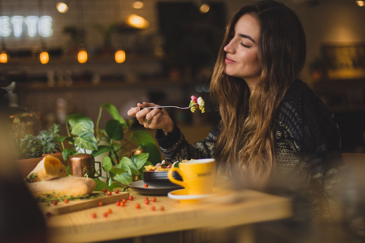 الرغبات الغذائية الغريبة… هل يمكن أن تكون علامة مبكرة على مرض خطير؟ (أونسبلاش)