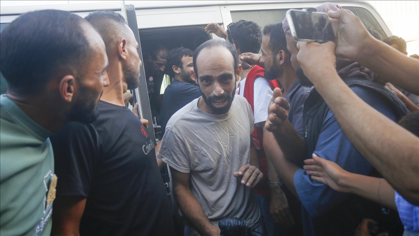 إسرائيل تفرج عن 9 أسرى فلسطينيين من غزة (الأناضول)
