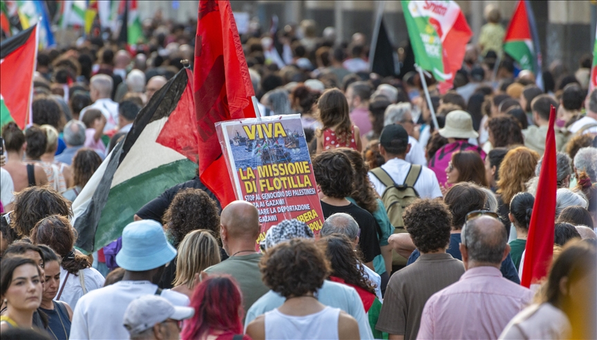 إيطاليا.. آلاف يتظاهرون دعما لفلسطين وأسطول الصمود العالمي (الأناضول)