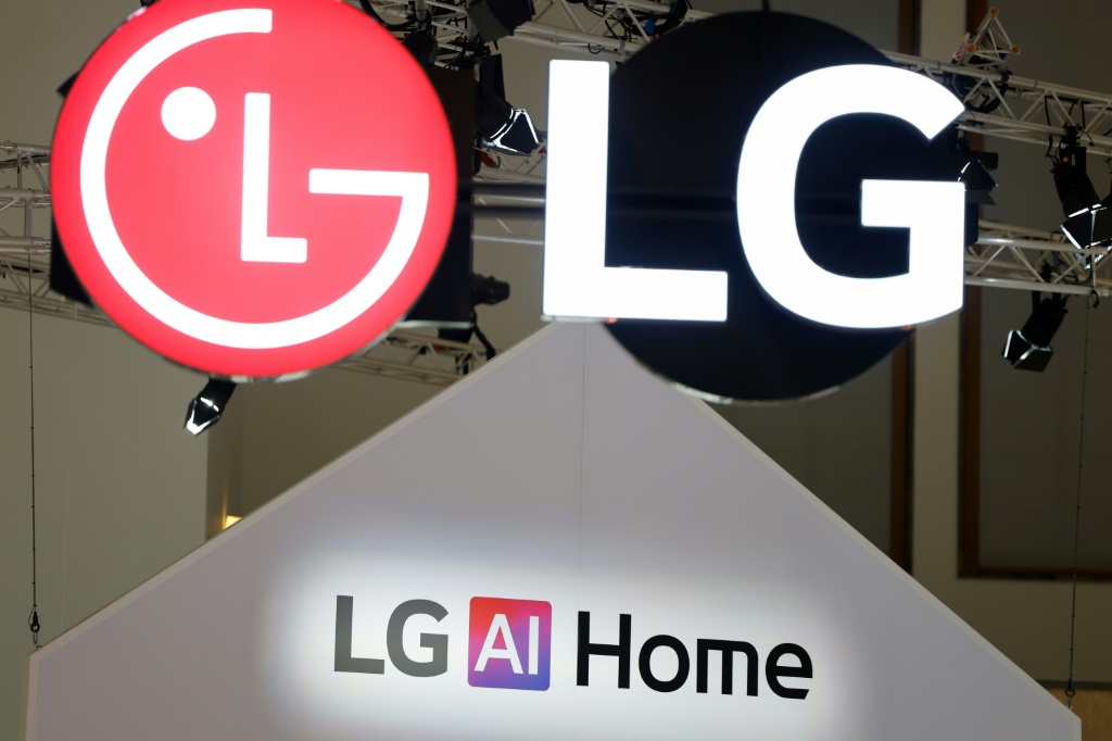صورة من جناح الشركة الكورية الجنوبية إل جي LG في معرض IFA الدولي للإلكترونيات الاستهلاكية والأجهزة المنزلية، في 5 أيلول/سبتمبر 2025 في برلين (أ ف ب)