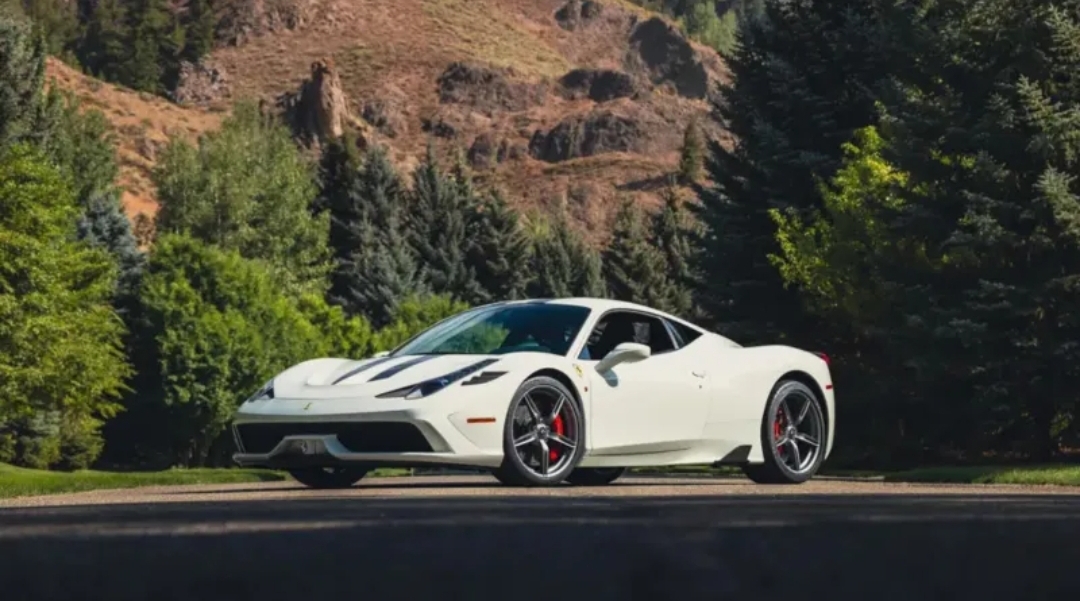 من الحلبات إلى المزادات.. سيارة فيراري 458 Speciale تسحر عشاق السرعة (الرجل)