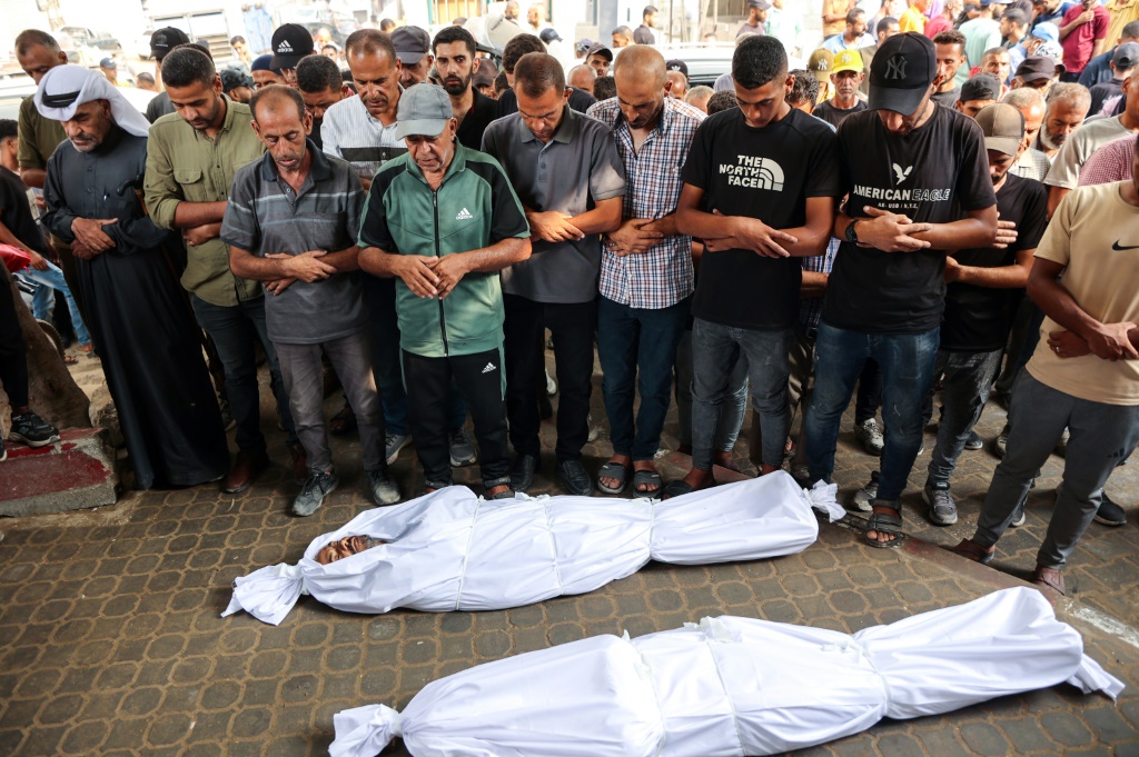 حسب خبراء الإبادة والمؤسسات البحثية المتخصصة، فإن إسرائيل ترتكب من خلال سياساتها وهجماتها في غزة جريمة إبادة جماعية متكاملة الأركان (أ ف ب)