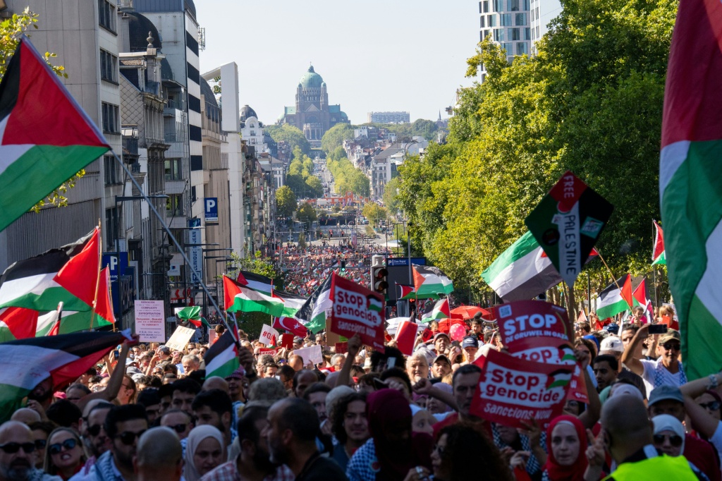 جانب من تظاهرة وطنية للتضامن مع الشعب الفلسطيني في بروكسل في السابع من أيلول/سبتمبر 2025 (أ ف ب)