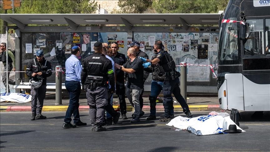 مقتل 5 إسرائيليين وإصابة 15 بإطلاق نار في القدس (الأناضول)