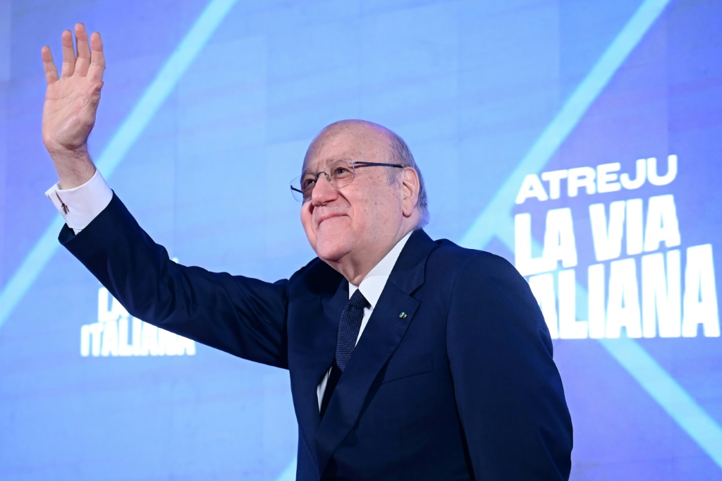 رئيس الوزراء اللبناني نجيب ميقاتي خلال حضوره المؤتمر السنوي لحزب فراتيلي ديتاليا بزعامة رئيسة الوزراء الإيطالية جيورجيا ميلوني في روما في 14 كانون الأول/ديسمبر 2024 (أ ف ب)