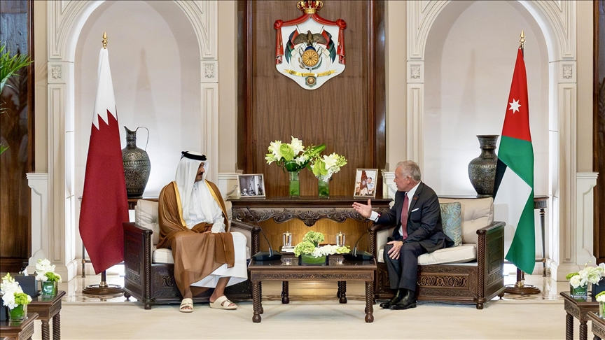 عاهل الأردن عبد الله الثاني، وأمير قطر تميم بن حمد (الاناضول)