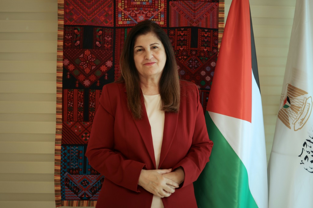 وزيرة الخارجية الفلسطينية فارسين أغابيكيان خلال مقابلة مع وكالة فرانس برس في رام الل في 17 أيلول/سبتمبر 2025 في الضفة الغربية المحتلة (أ ف ب)