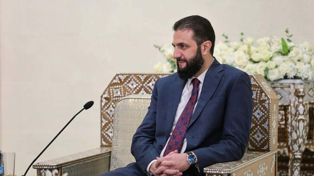 صورة للرئيس السوري أحمد الشرع وزعتها الرئاسة في 12 أيلول/سبتمبر 2025 (أ ف ب)