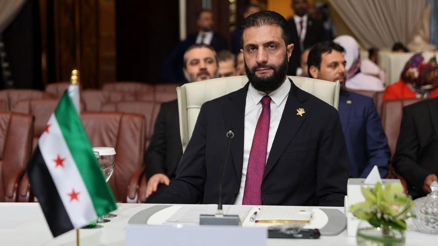 الشرع يدعو إلى استعادة العلاقات الأمريكية السورية بعد رفع العقوبات (الأناضول)