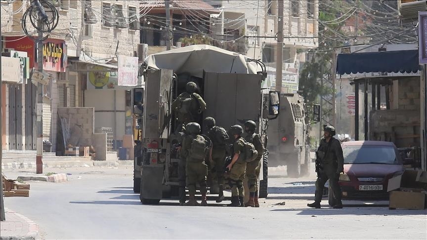 الجيش الإسرائيلي يعتقل رئيس بلدية قرية فلسطينية شمالي الضفة (الأناضول)