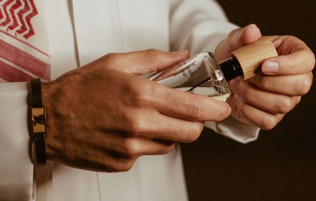 عطر INVICTUS PARFUM الجديد من RABANNE بنفحاتٍ أخاذة (أونسبلاش)