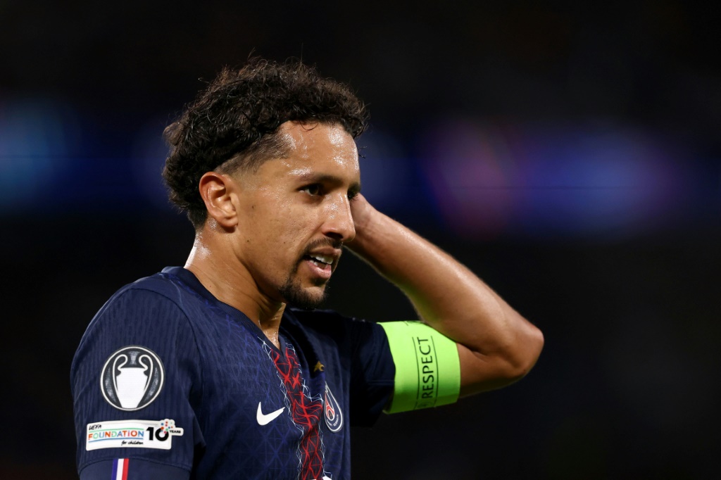 المدافع البرازيلي لنادي باريس سان جرمان ماركينيوس خلال مباراة في دوري أبطال أوروبا مع أتالانتا الإيطالي على ملعب بارك دي برانس في باريس في 17 أيلول/سبتمبر 2025 (أ ف ب)