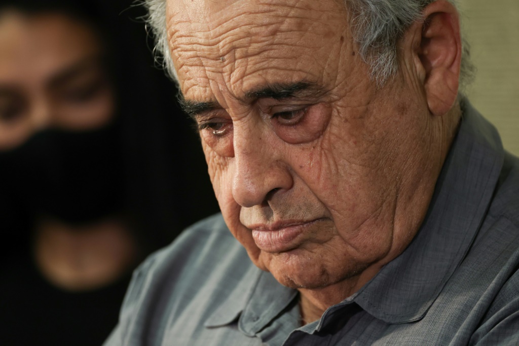 رفيع شوهد مالك مغسل السيارات في لوس أنجليس يتحدث في مؤتمر صحافي في 25 أيلول/سبتمبر 2025 (أ ف ب)