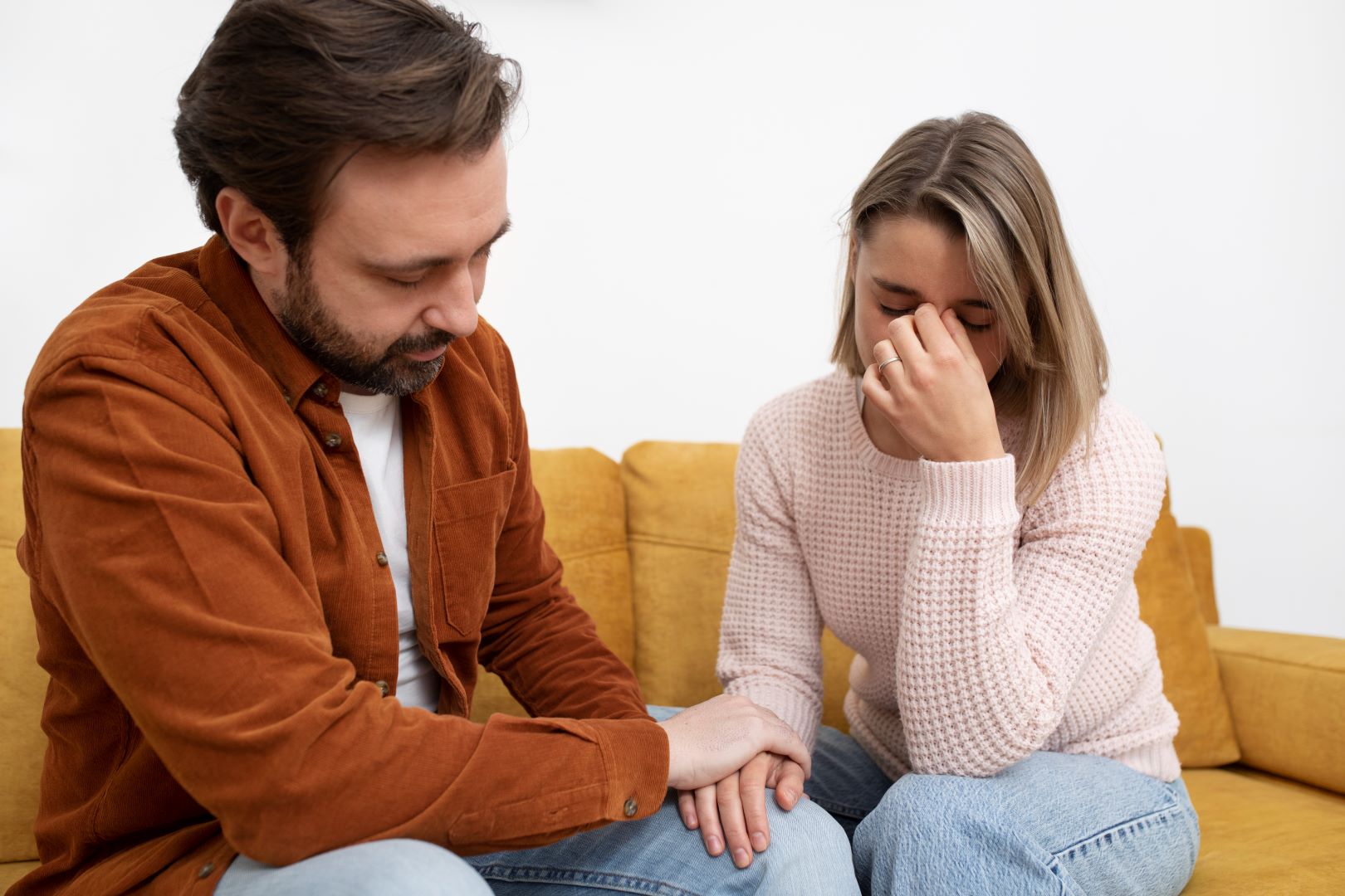 التعامل مع الزوجة كثيرة الزعل.. خطوات ذكية لبناء علاقة أكثر تفاهماً (سيدتي)