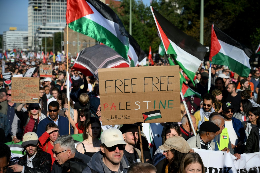 صورة مؤرخة في 27 أيلول/سبتمبر 2025 من تظاهرة مؤيدة للفلسطينيين في برلين (أ ف ب)