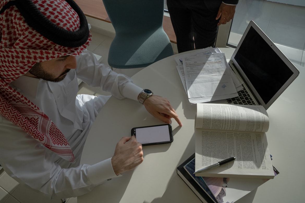 السعودية.. حديث وزير الإعلام عن مواجهة المحتوى الهابط ونسبته في المملكة يثير تفاعلا واسعا (أونسبلاش)