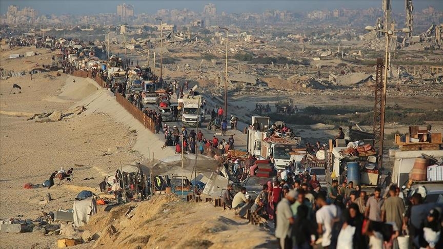 حكومة غزة: إغلاق إسرائيل شارع الرشيد إجراء تعسفي ضمن سياسة الإبادة (الأناضول)
