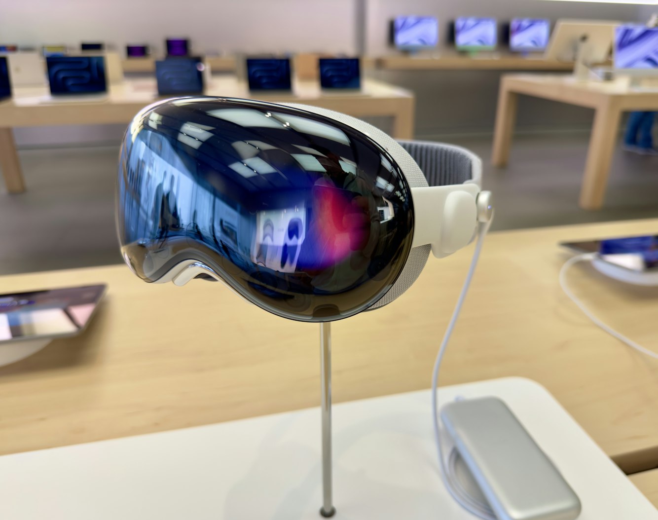 آبل تعزز التكامل بين هواتفها ونظارات Vision Pro (أونسبلاش)
