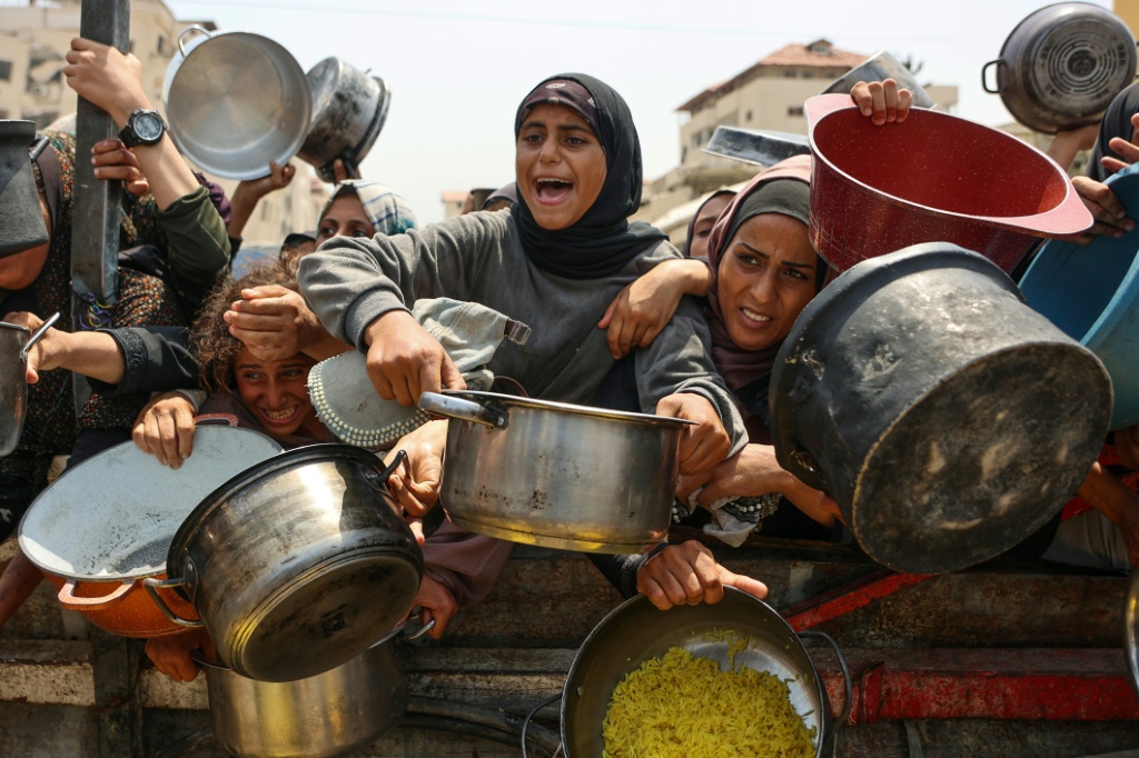 وقالت الوزارة في بيان إنها سجلت خلال الـ24 ساعة الماضية حالة وفاة نتيجة المجاعة وسوء التغذية، ليرتفع إجمالي وفيات سوء التغذية إلى "460 شهيدا، بينهم 154 طفلا" (أ ف ب)