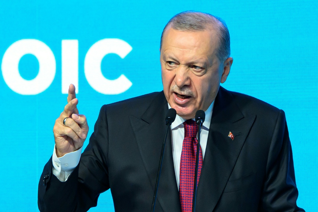 الرئيس التركي رجب طيب إردوغان في اسطنبول بتاريخ 21 حزيران/يونيو 2025 (أ ف ب)