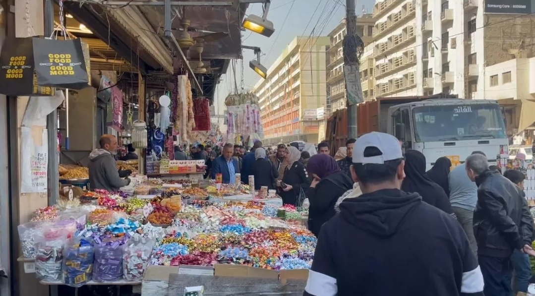 (خيوط من ذهب).. أسرار العباءة التي تزين مجالس العشائر في العراق (سبوتنيك)