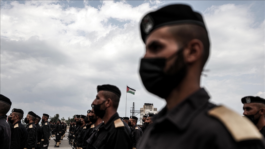 في أعقاب الانسحاب، بدأ عشرات الآلاف من النازحين الفلسطينيين العودة إلى مدينة غزة عبر شارعي الرشيد غربا وصلاح الدين شرقا (الاناضول)