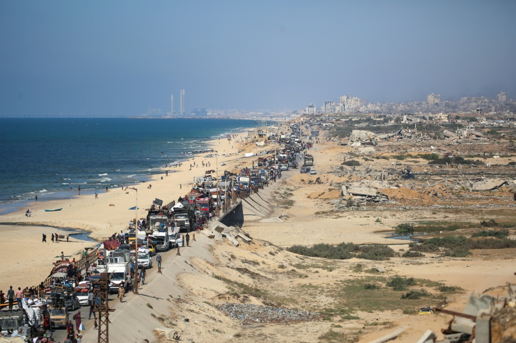أوضحت المجلة أن الخطة تقدِّم لبعض مقاتلي الحركة "عفوا مشروطا" إذا قبلوا التخلي عن سلاحهم، غير أن حماس تُبدي ترددا واضحا بسبب استمرار المواجهات مع إسرائيل وغياب الثقة بين الطرفين (أ ف ب)