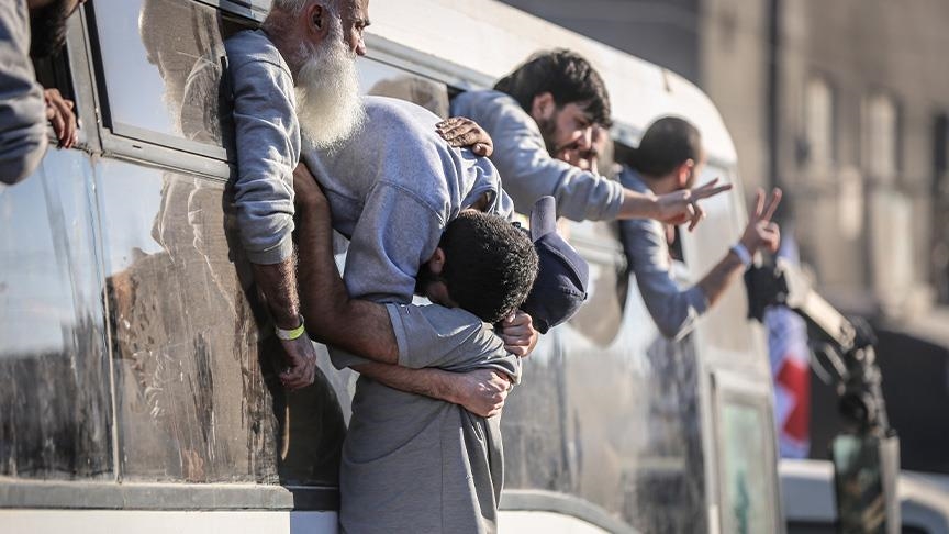 إسرائيل تفرج عن 1968 أسيرا فلسطينيا بينهم 250 محكومين بالمؤبد (الأناضول)
