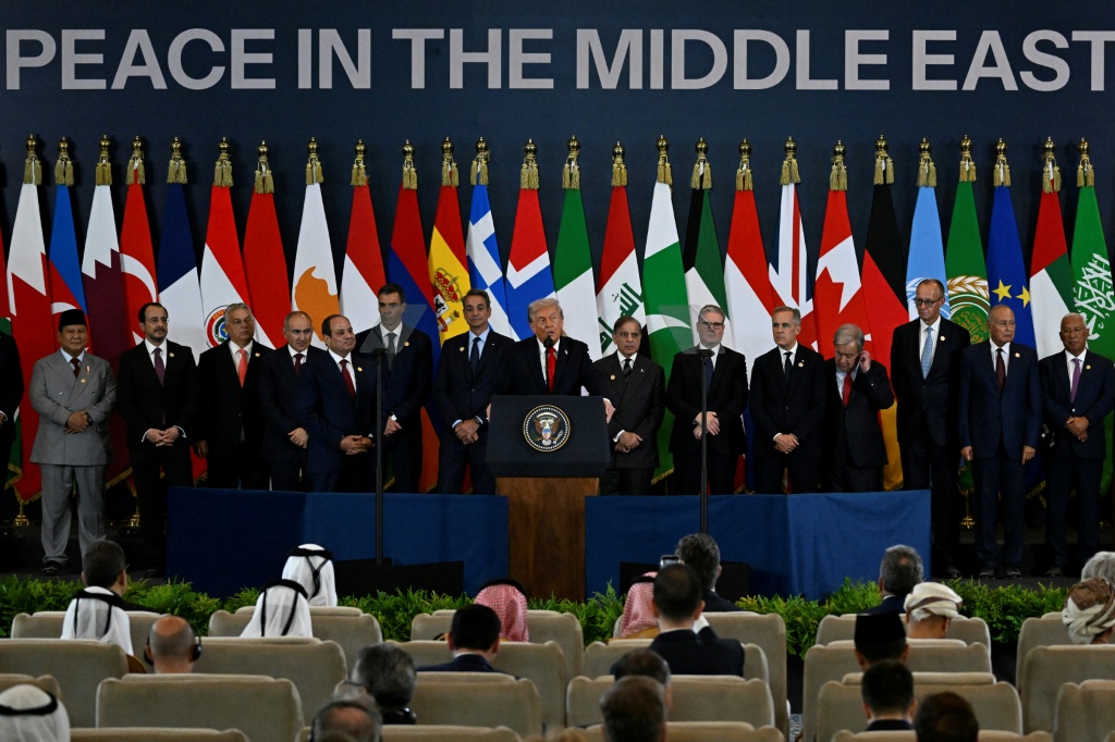 ما يخفف من فرحة  وقف الحرب في غزة هو أن شروط السلام الدائم في الشرق الأوسط ما تزال مؤجلة إلى أجل غير مسمى، هذا إن وُجدت أصلا (ا ف ب)