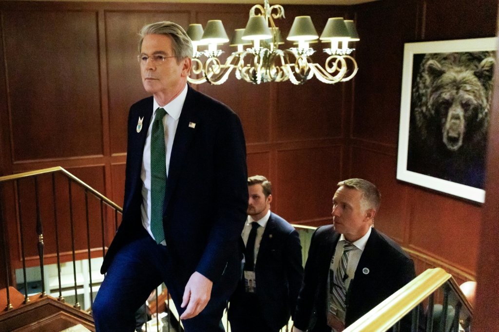 وزير الخزانة الأميركي سكوت بيسنت إثر اجتماع لوزراء مالية مجموعة السبع ومحافظي بنوكها المركزية في كندا في 21 أيار/مايو 2025 (أ ف ب)