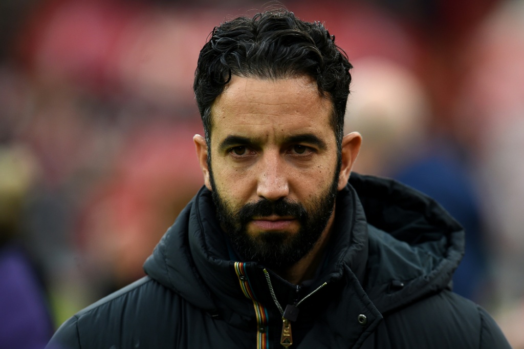 البرتغالي روبن أموريم مدرب مانشستر يونايتد قبل مباراة فريقه أمام ليفربول على ملعب أنفيلد في ليفربول، شمال غرب إنكلترا في 19 تشرين الأول/أكتوبر 2025 (ا ف ب)