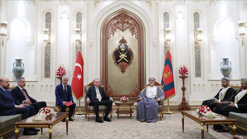 أردوغان: مواقفنا متقاربة مع عُمان وسنعمل معا من أجل حل الدولتين (الأناضول)