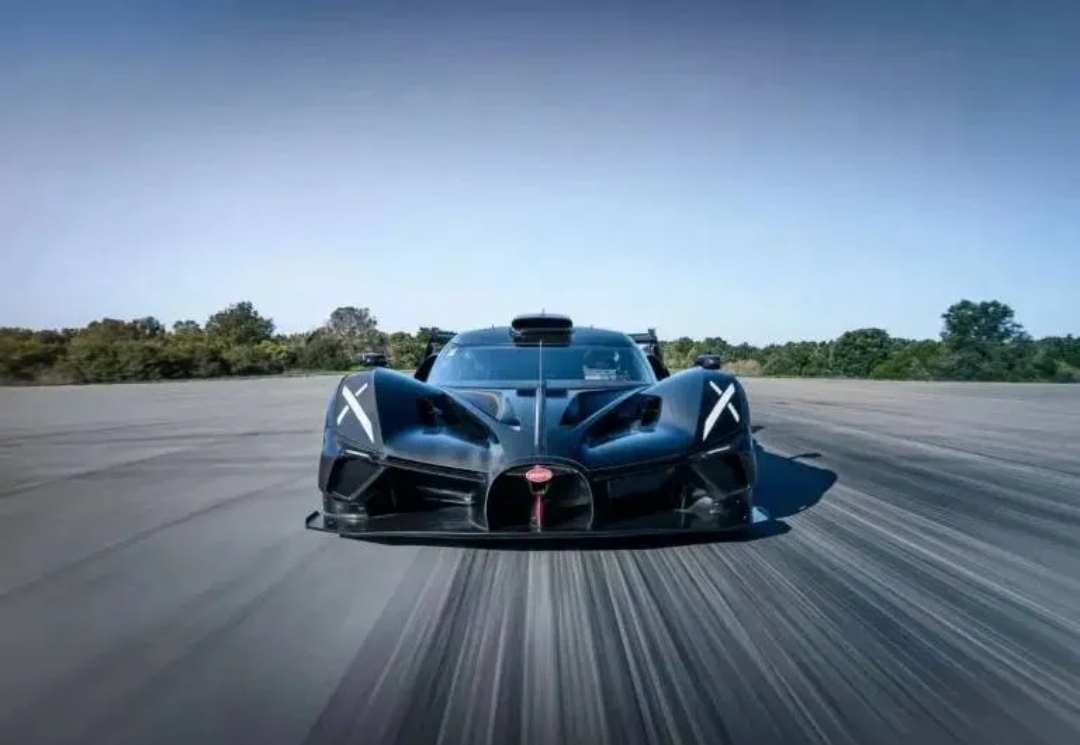 Bugatti Bolide تُطلق العنان لروح السباقات على حلبة بول ريكارد الساحرة (الرجل)