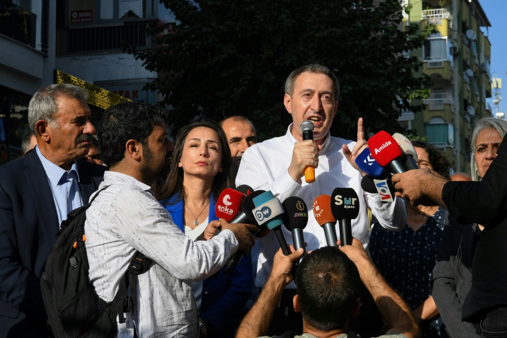 الزعيم المشارك لحزب المساواة وديموقراطية الشعوب تونجر باكيرهان في ديار بكر بتاريخ 13 تشرين الاول/أكتوبر 2024 (ا ف ب)