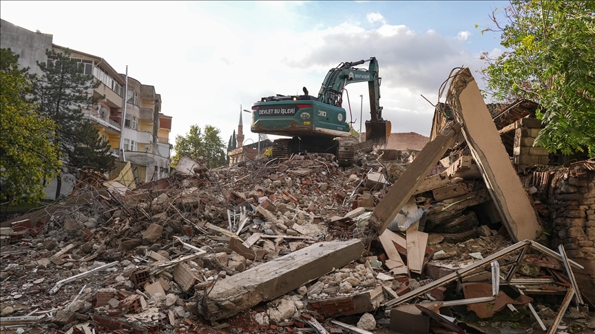 وزير الداخلية التركي: لا خسائر بشرية جراء زلزال باليكسير (الأناضول)