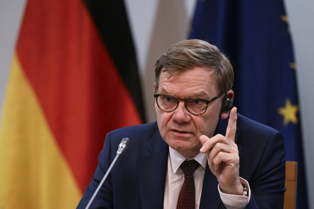 وزير الخارجية الألماني يوهان فاديفول خلال زيارة إلى صوفيا في 13 تشرين الأول/أكتوبر 2025 (ا ف ب)