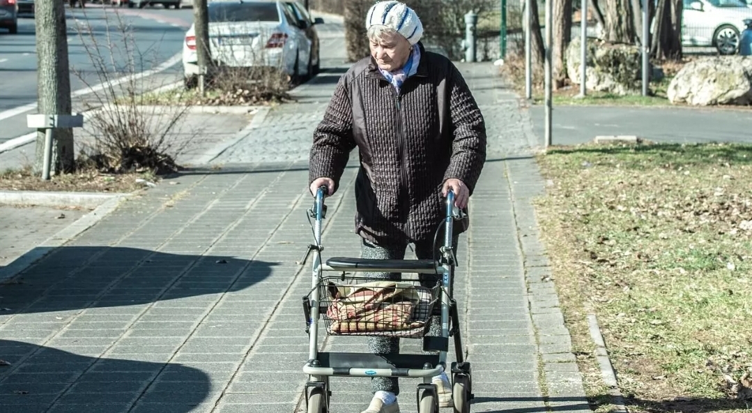 دراسة: الأطعمة فائقة المعالجة تهدد صحة الدماغ وتزيد خطر الخرف (بيكسابي)