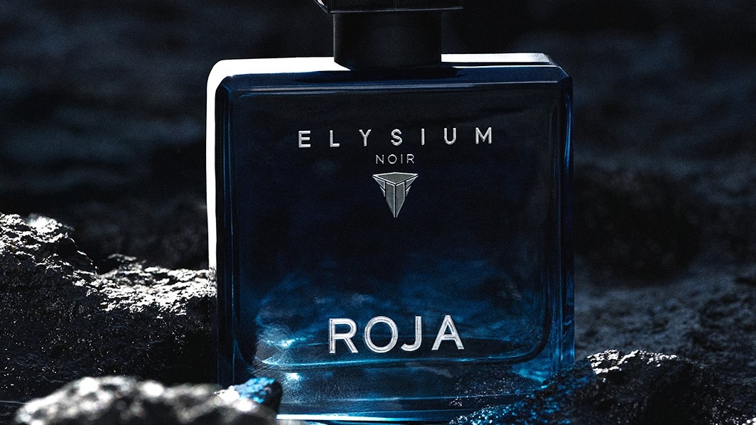 عطر (إيليسيوم نوار).. بطل الأناقة الليلي يجسّد غموض الرجولة الآسرة (زهرة الخليج)