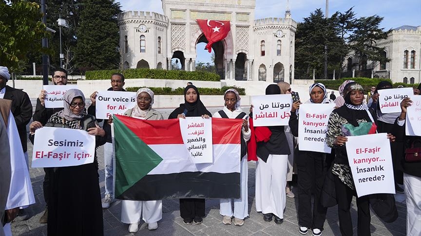 إسطنبول.. وقفة تضامنية مع الفاشر تندد بجرائم (الدعم السريع) (الأناضول)