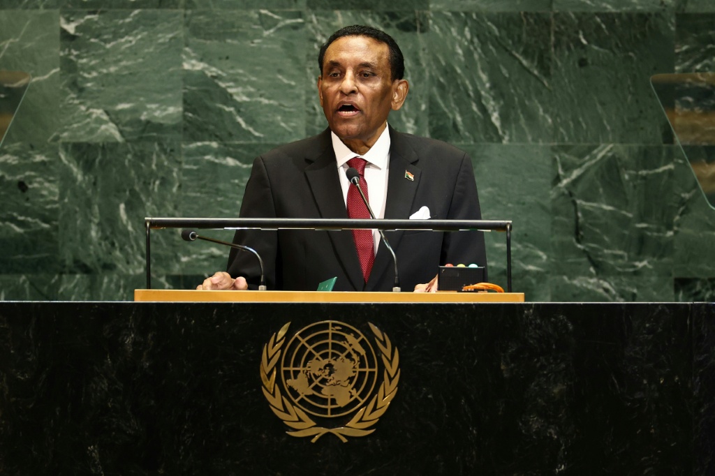 رئيس الوزراء السوداني كامل ادريس متحدثا من على منبر الامم المتحدة في نيويورك في 25 ايلول/سبتمبر 2025 (ا ف ب)