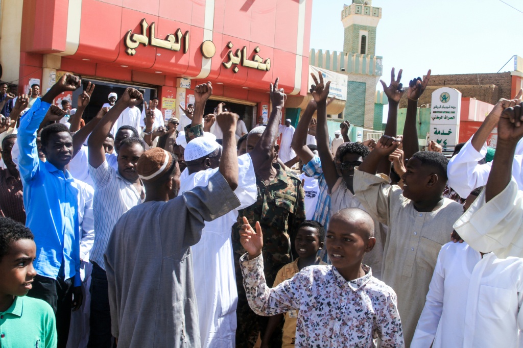 تظاهرة في مدينة أم درمان السودانية في 31 تشرين الأول/أكتوبر 2025 احتجاجا على أنباء عن 