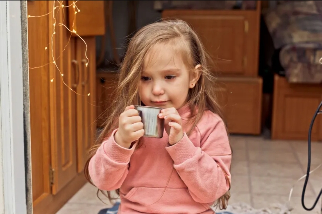 5 مشروبات منزلية تفيد في علاج السعال عند الأطفال خصوصاً بعد عمر السنة (سيدتي)